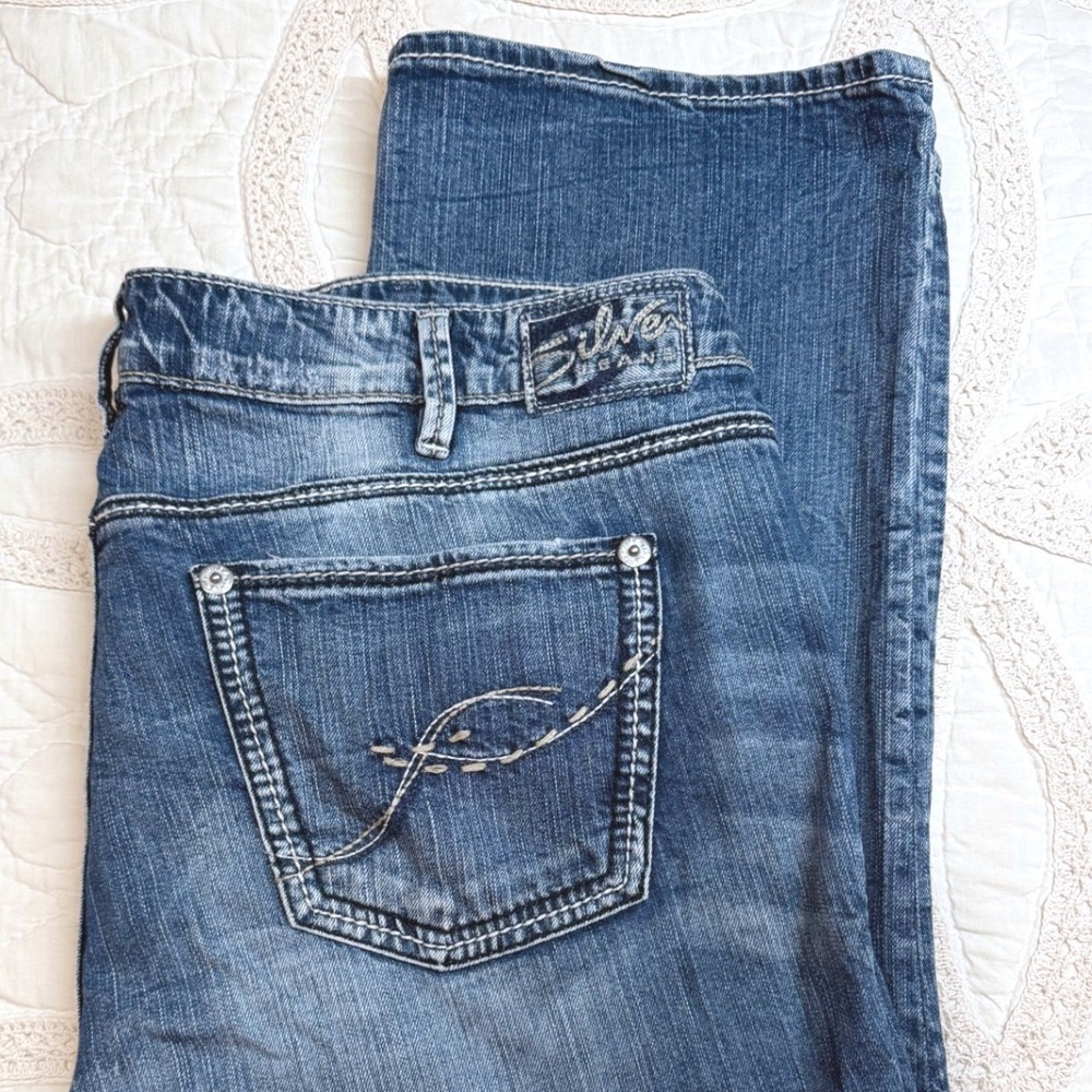 Silver Jeans Suki Capri Cropped Casual Western Classic Embroidered Stretch 18